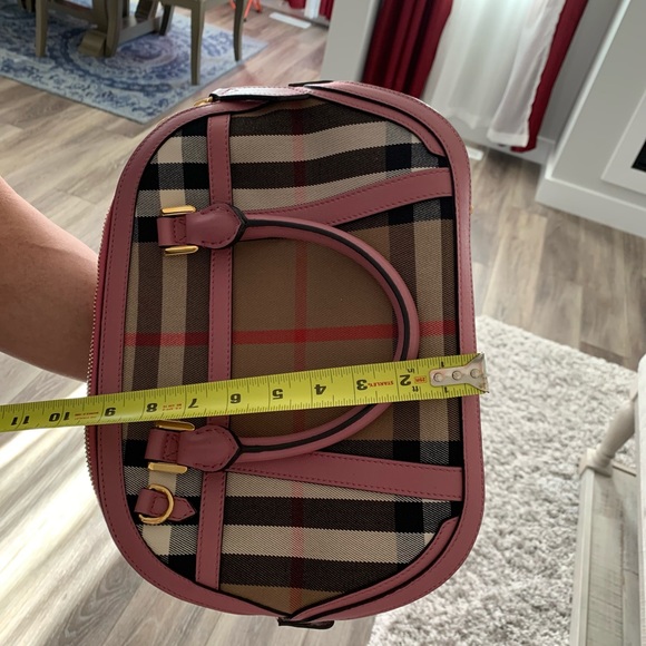 Burberry - Picture 13 of 15